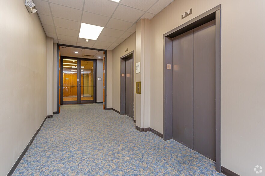 More Photos Of 5757 Corporate Blvd, Baton Rouge Office For Lease