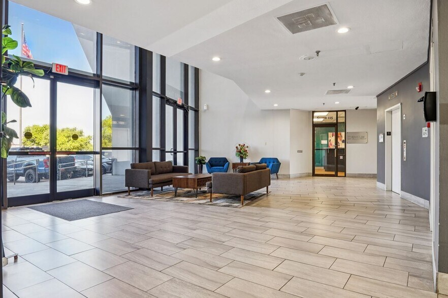 More Photos Of 1800 Teague Dr, Sherman Office For Sale