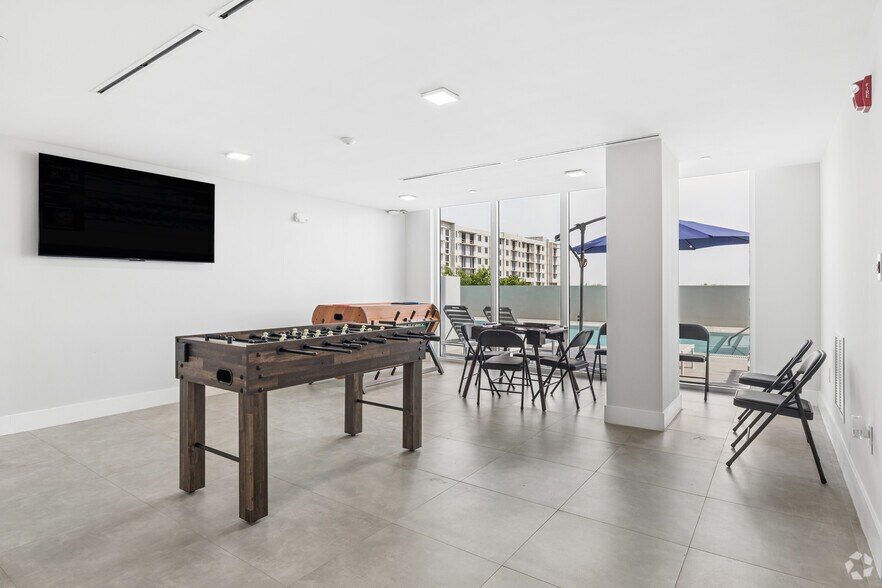 More Photos Of 1025 E 25th St, Hialeah Coworking Space