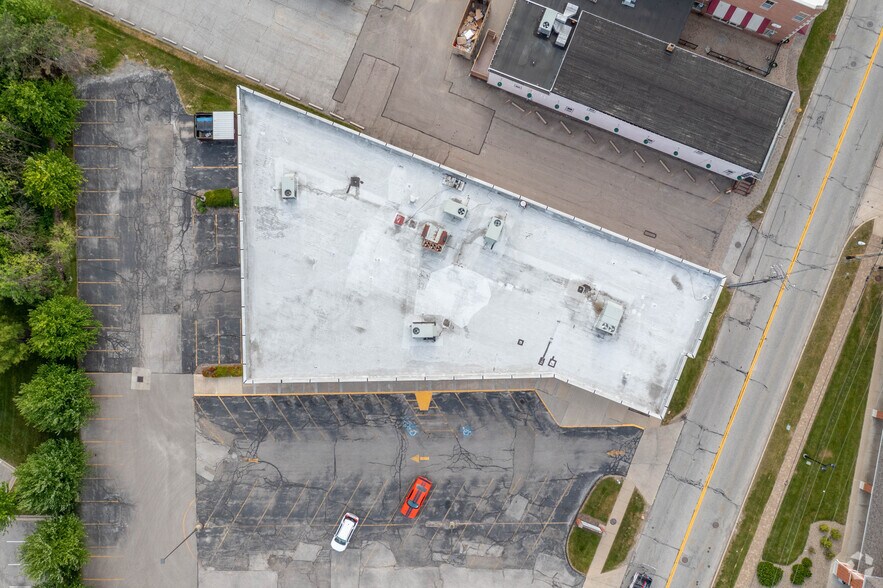 More Photos Of 33790 Bainbridge Rd, Solon Office For Sale