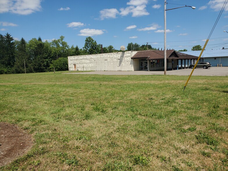More Photos Of 110 Railroad St, Cambridge Springs Freestanding For Sale