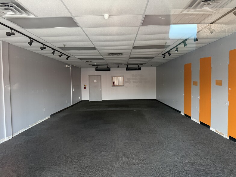 More Photos Of S Lincoln @ S. Lincoln & Victory Dr., Columbus General Retail For Lease