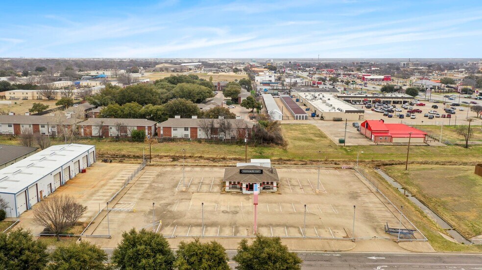 More Photos Of 240 Exchange St, Burleson Auto Dealership For Sale