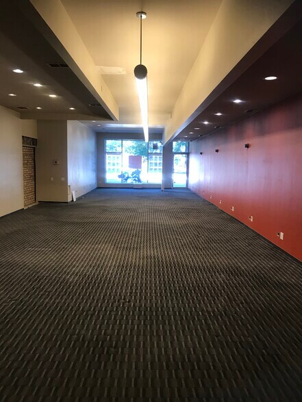 More Photos Of 421 W North Ave, Chicago Storefront Retail Office For Lease