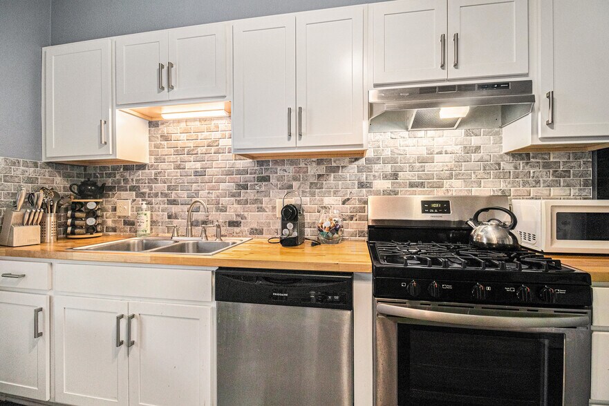 More Photos Of 107 E Main St, Deshler Storefront Retail Residential For Sale