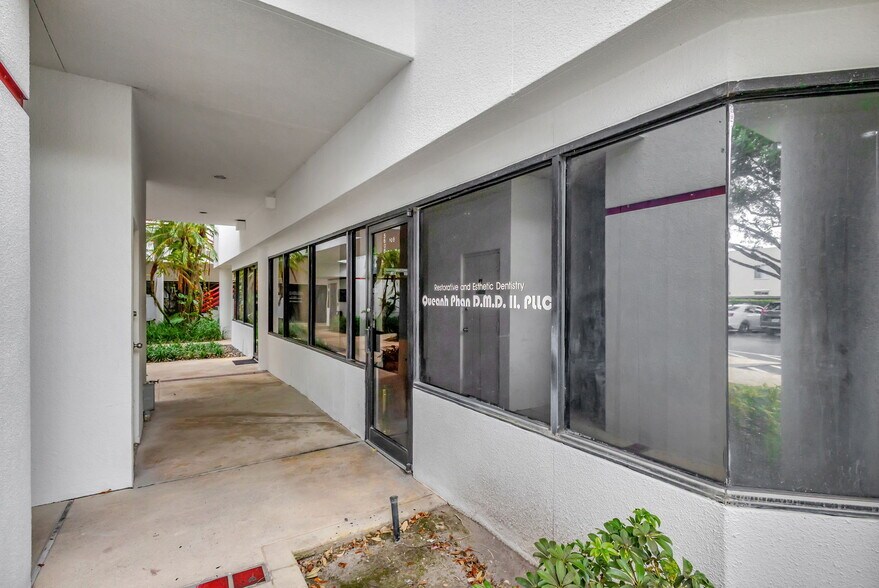 More Photos Of 5608 PGA Blvd, Palm Beach Gardens Medical For Lease