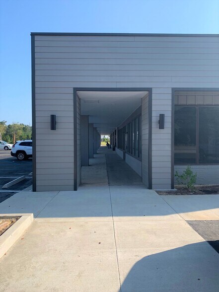 More Photos Of 2885 W 5th North St, Summerville Unknown For Lease