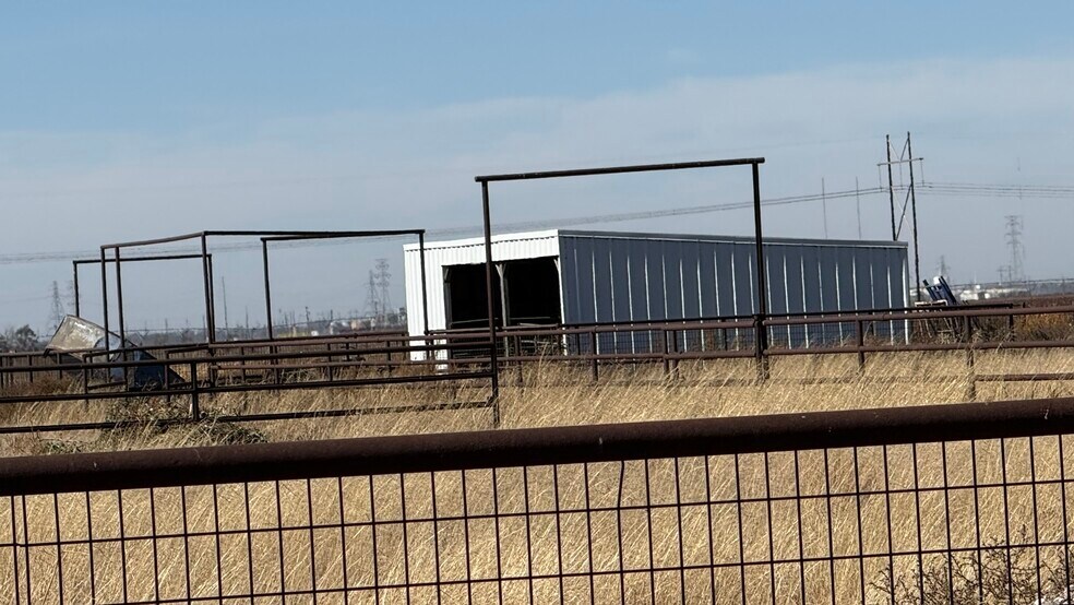 More Photos Of 9506 F M 835, Slaton Sports And Entertainment For Sale