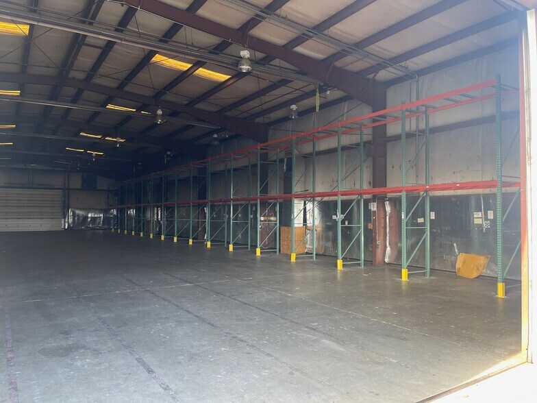 More Photos Of 118 Dixon St, Selbyville Warehouse For Lease