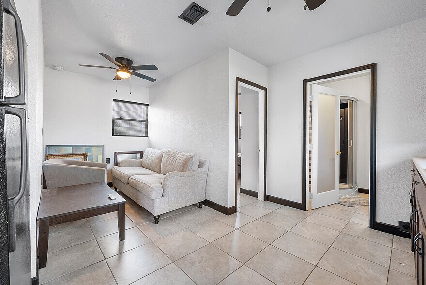 More Photos Of 2435 N Dixie Hwy, Wilton Manors Apartments For Sale