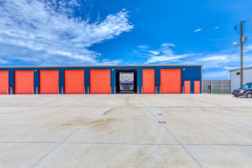 More Photos Of 2225 Avocado Ave, Melbourne Light Distribution For Lease