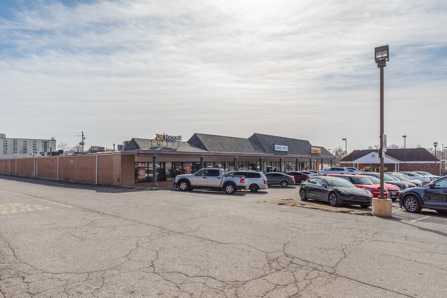 Primary Photo Of 4626 S Kingshighway Blvd, Saint Louis General Retail For Lease