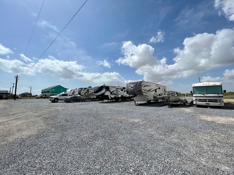 More Photos Of 1144 S Port Dr, Port Mansfield Hotel For Sale