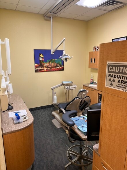More Photos Of 8867 W Flamingo Rd, Las Vegas Office For Sale