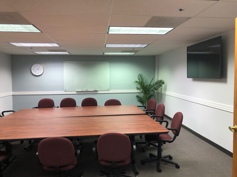 More Photos Of 2035 Foxfield Rd, St Charles Office For Lease