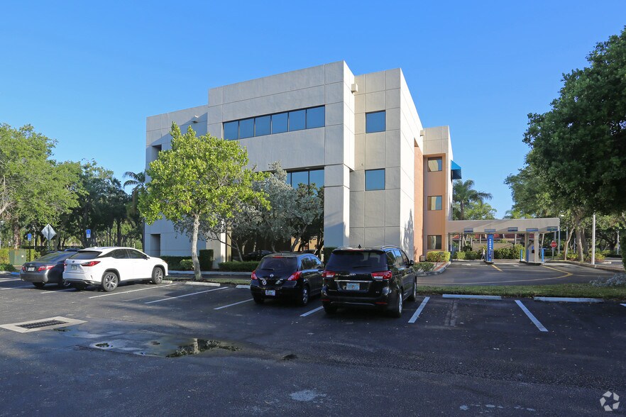 More Photos Of 1040 Weston Rd, Weston Medical For Lease