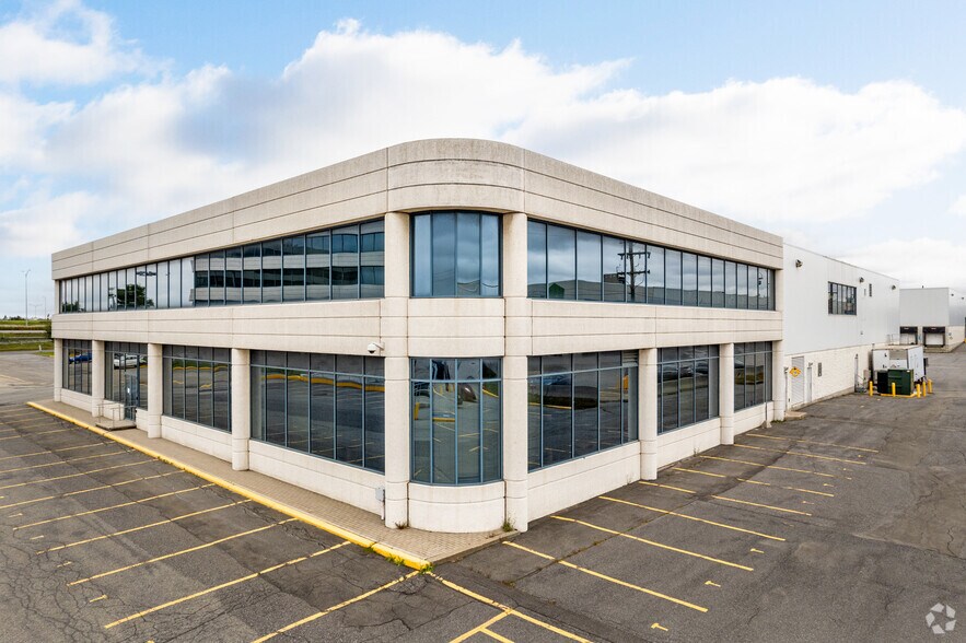 More Photos Of 8851 Rte Transcanadienne, Saint-Laurent Office For Lease
