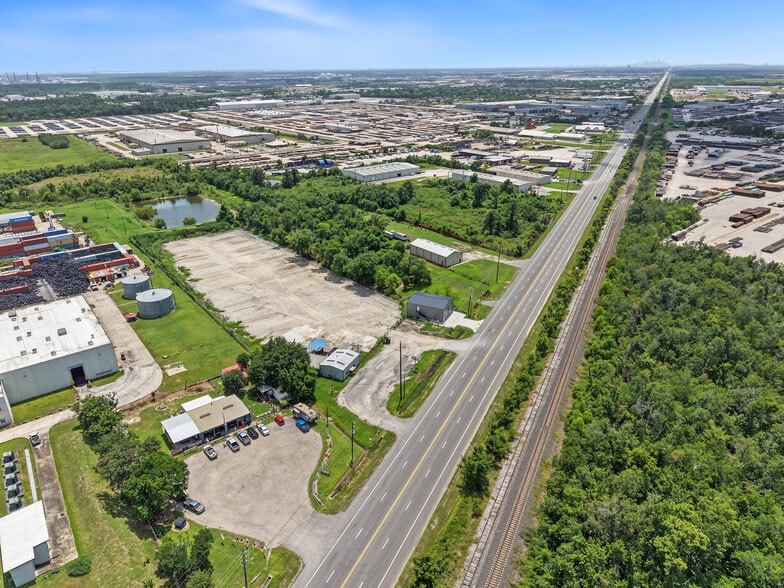 More Photos Of 17928 Beaumont Hwy, Houston Warehouse For Lease