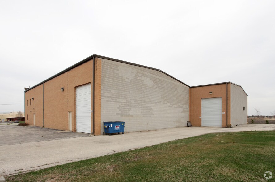 More Photos Of 22530 S Center Rd, Frankfort Warehouse For Lease