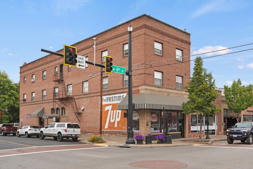 Primary Photo Of 615 SW Evergreen Ave, Redmond Multifamily For Sale