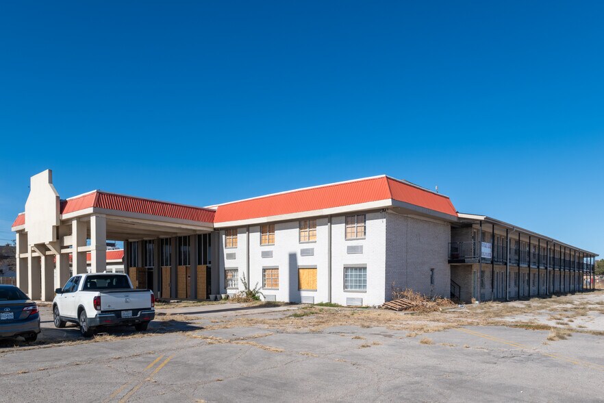 More Photos Of 2915 E Interstate 40, Amarillo Hotel For Sale