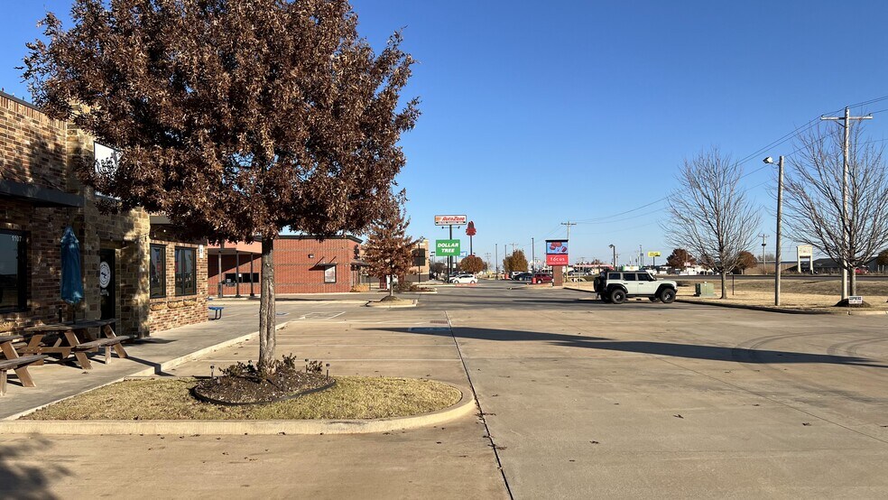 More Photos Of 1107 NW 32nd St, Newcastle Restaurant For Sale