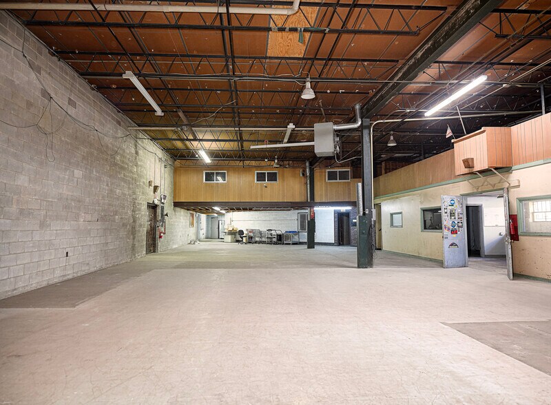 More Photos Of 6412-6418 Frankford Ave, Baltimore Warehouse For Lease