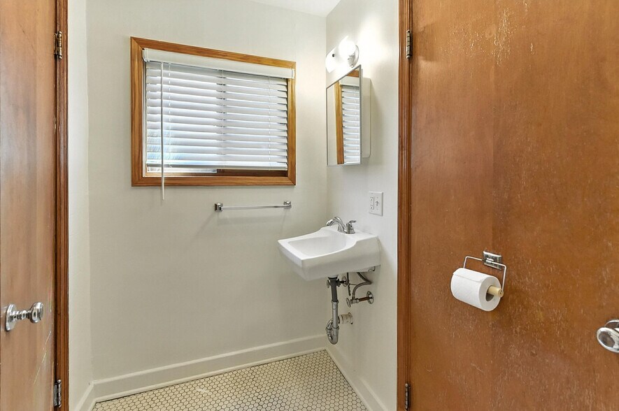 More Photos Of 817 N 48th St, Omaha Apartments For Sale