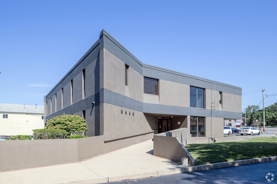 Primary Photo Of 67 Jefferson Blvd, Warwick Office For Lease