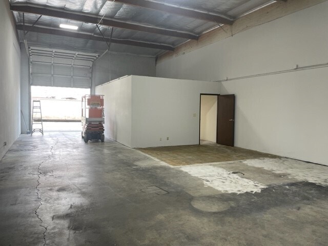More Photos Of 12547 Sherman Way, North Hollywood Warehouse For Lease