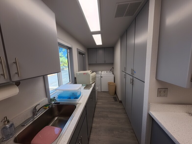 More Photos Of 1102 NE 4th St, Bend Healthcare For Lease