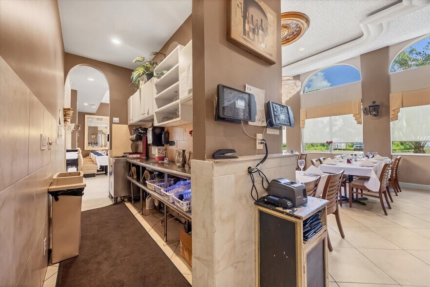 More Photos Of N TAMIAMI TRL NOKOMIS FL 34275, Nokomis General Retail For Sale