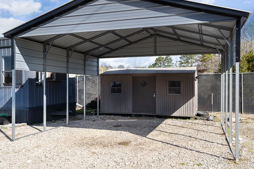 More Photos Of 1155 S Main St, Clover Auto Dealership For Lease