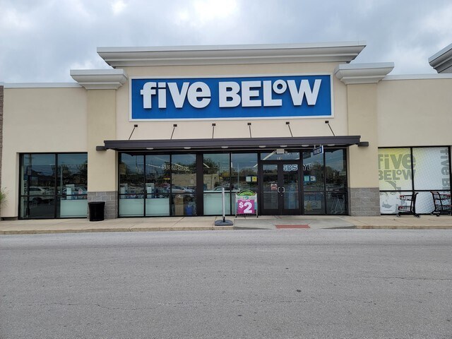 More Photos Of 1107-1125 S Main St, Bowling Green Unknown For Lease