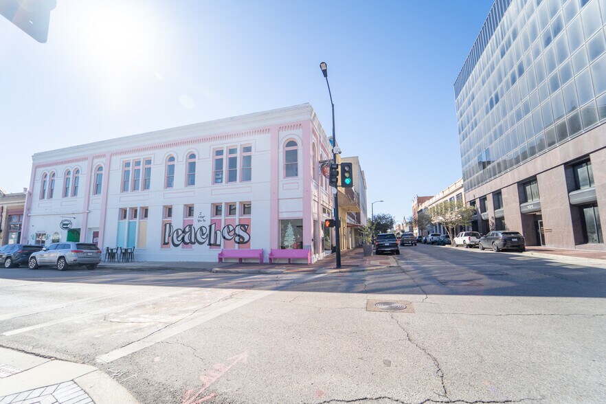 More Photos Of 102 S Main St, Victoria Storefront For Sale