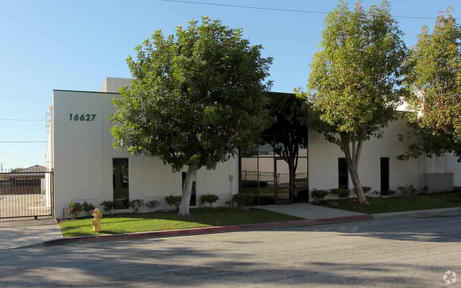 More Photos Of 16627 Parkside Ave, Cerritos Warehouse For Lease