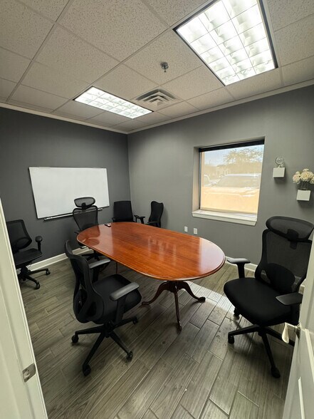 More Photos Of 202 Industrial Blvd, Sugar Land Warehouse For Sale