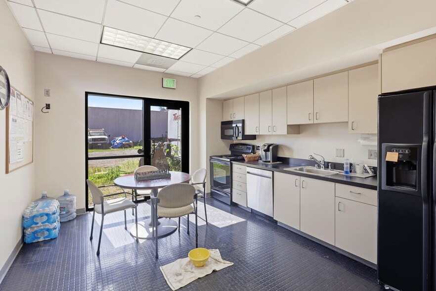 More Photos Of 225 Demeter St, Palo Alto Office Residential For Lease