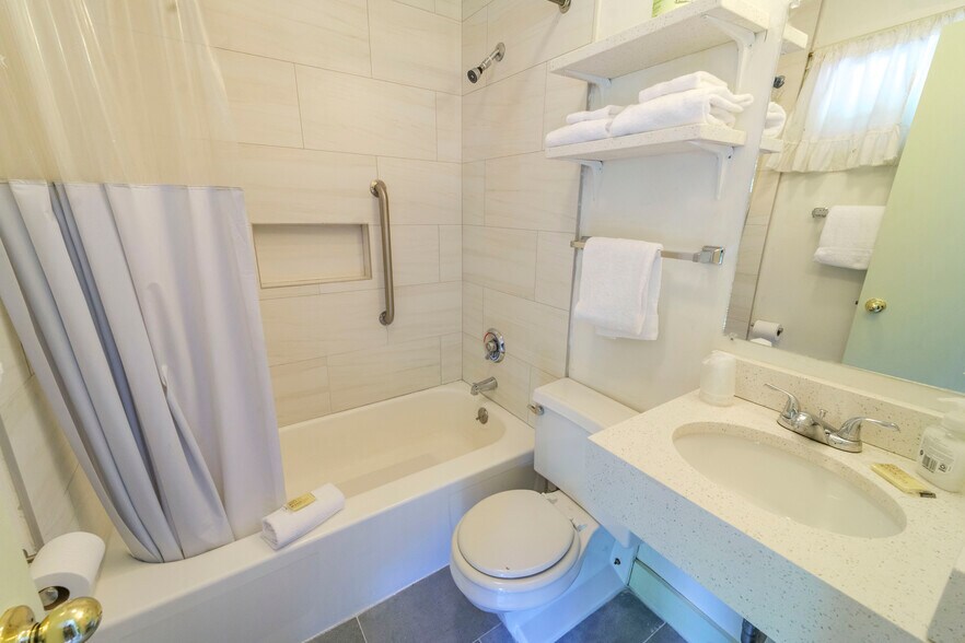 More Photos Of 6 Abroad Rd, West Dover Hotel For Sale