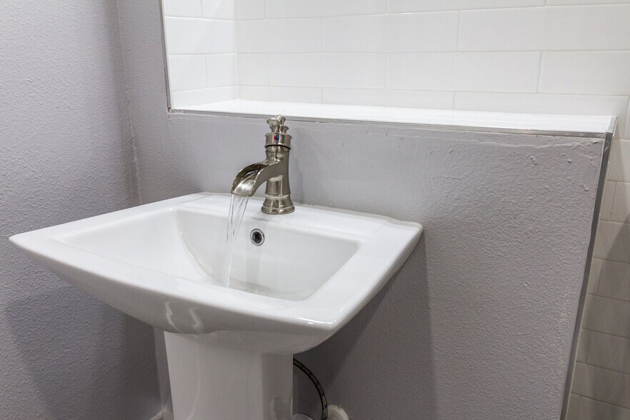 More Photos Of 3901 W Platt St, Tampa Assisted Living For Sale