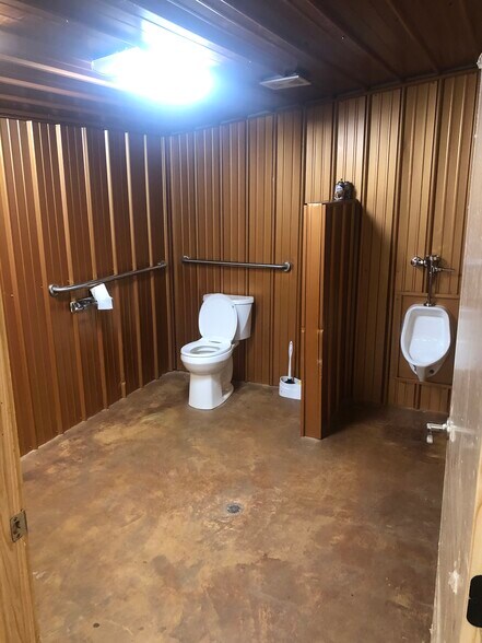 More Photos Of 101 Shawnee Ave, Cromwell Service Station For Sale