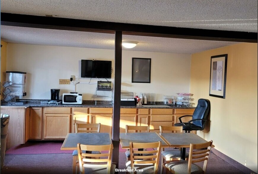 More Photos Of 70 Bear River Dr, Evanston Hotel For Sale