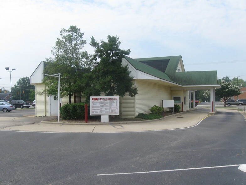 More Photos Of 117 Grove St, Fayetteville Restaurant For Sale