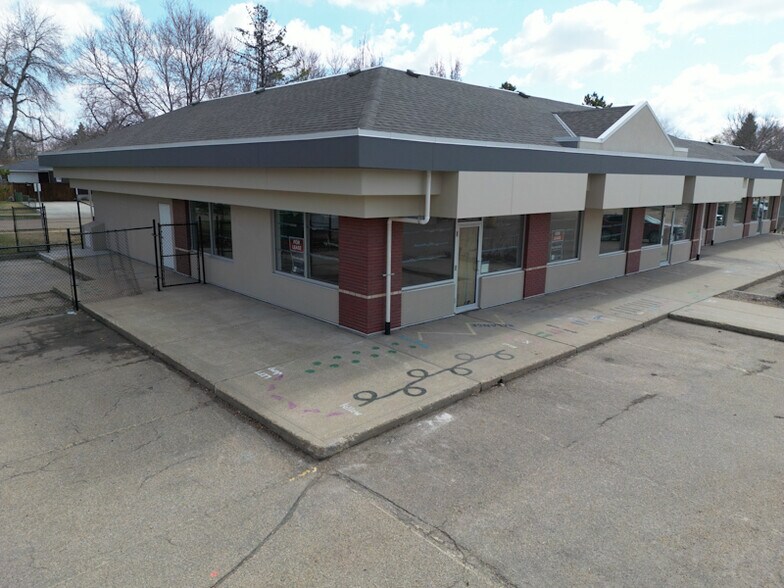 More Photos Of 10404 99th Ave, Fort Saskatchewan Storefront For Lease