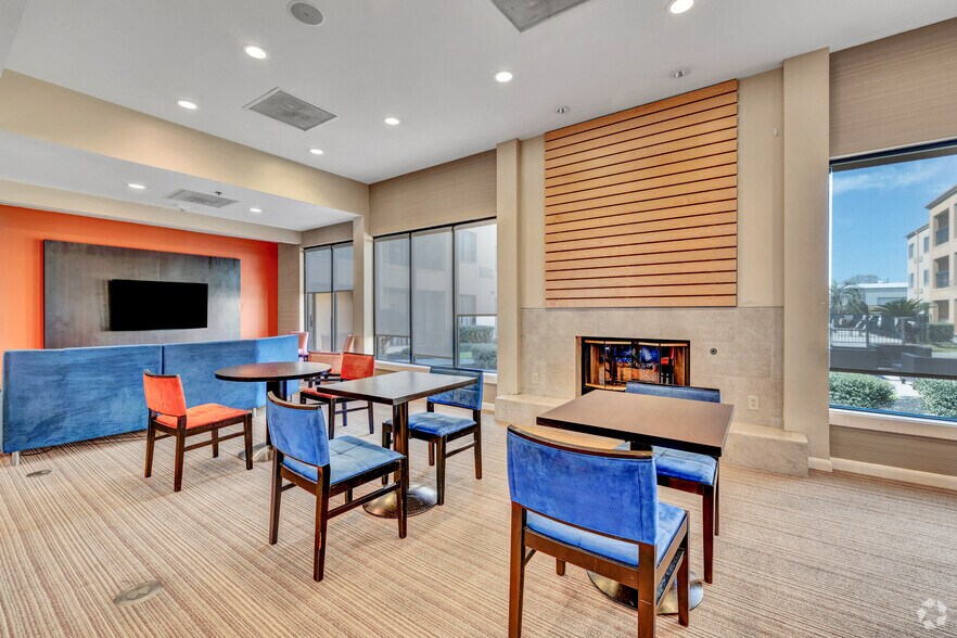 More Photos Of 9190 Gulf Fwy, Houston Hospitality For Sale