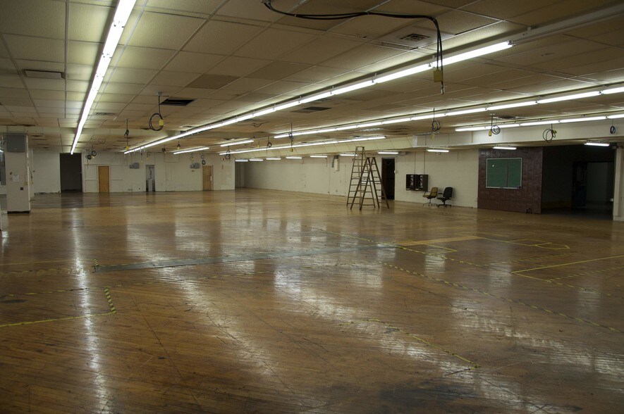More Photos Of 100 Carlson Rd, Rochester Manufacturing For Lease