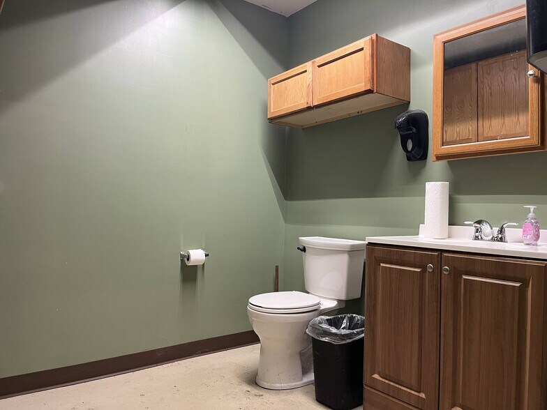 More Photos Of 1006 Covington St, Crawfordsville Warehouse For Sale