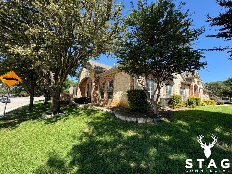 More Photos Of 1204 Bent Oaks Ct, Denton Office Residential For Lease