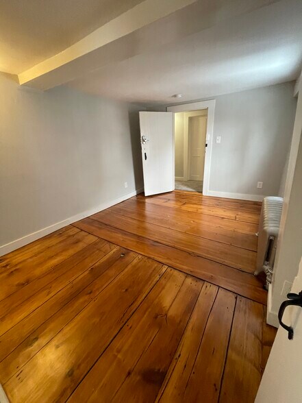 More Photos Of 3 Portsmouth Ave, Exeter General Retail For Lease