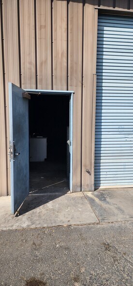 More Photos Of 4440 Grissom St, Bakersfield Industrial For Sale